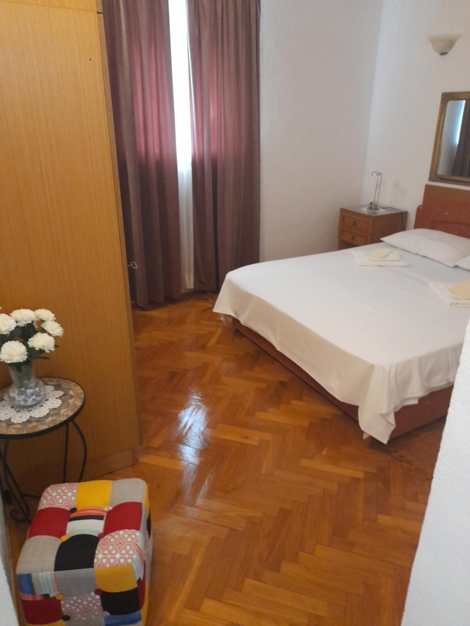 Apartments Nives Supetar Extérieur photo