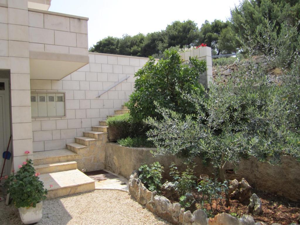 Apartments Nives Supetar Extérieur photo