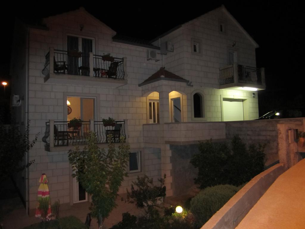 Apartments Nives Supetar Extérieur photo