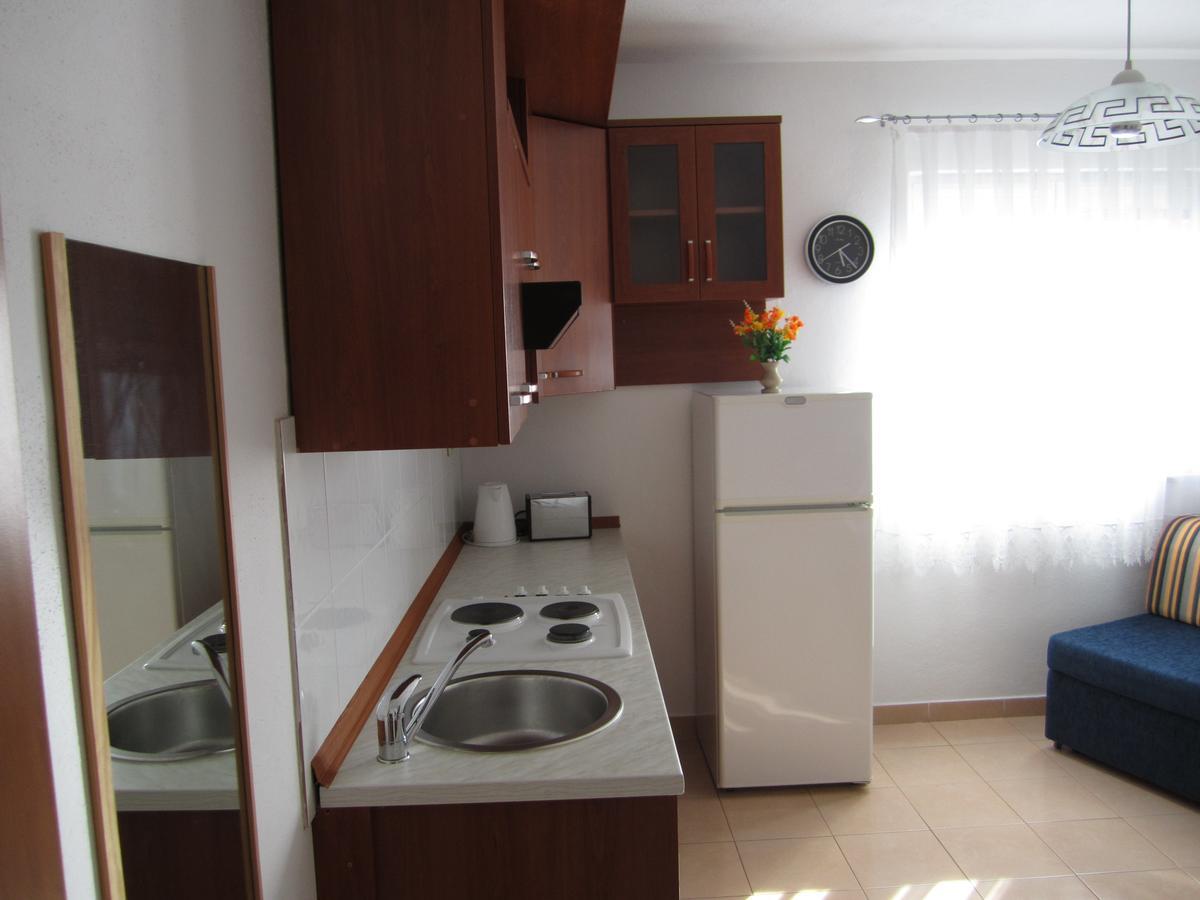 Apartments Nives Supetar Extérieur photo