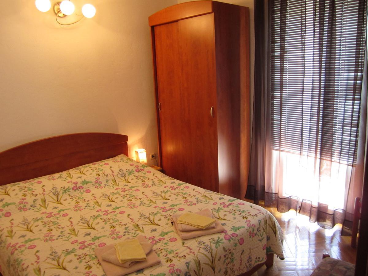 Apartments Nives Supetar Extérieur photo