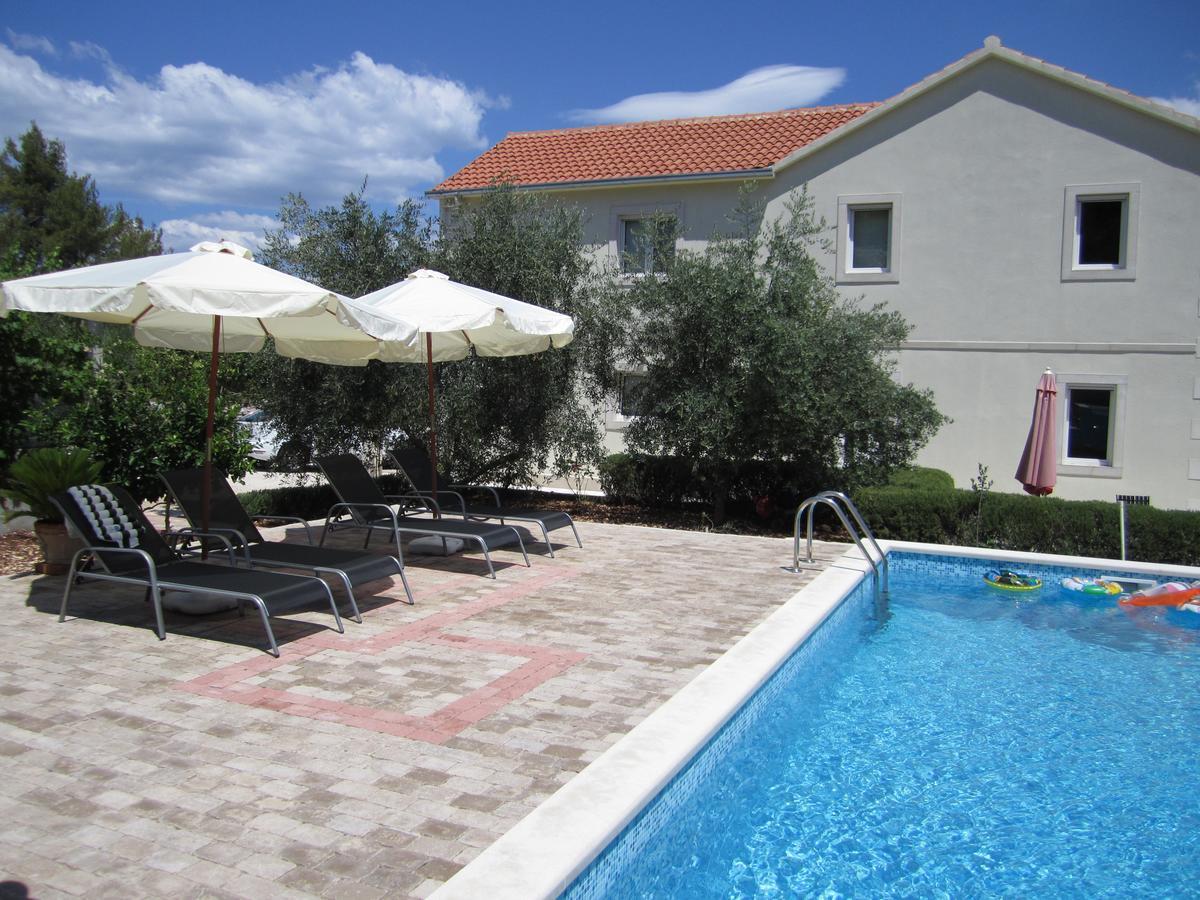 Apartments Nives Supetar Extérieur photo